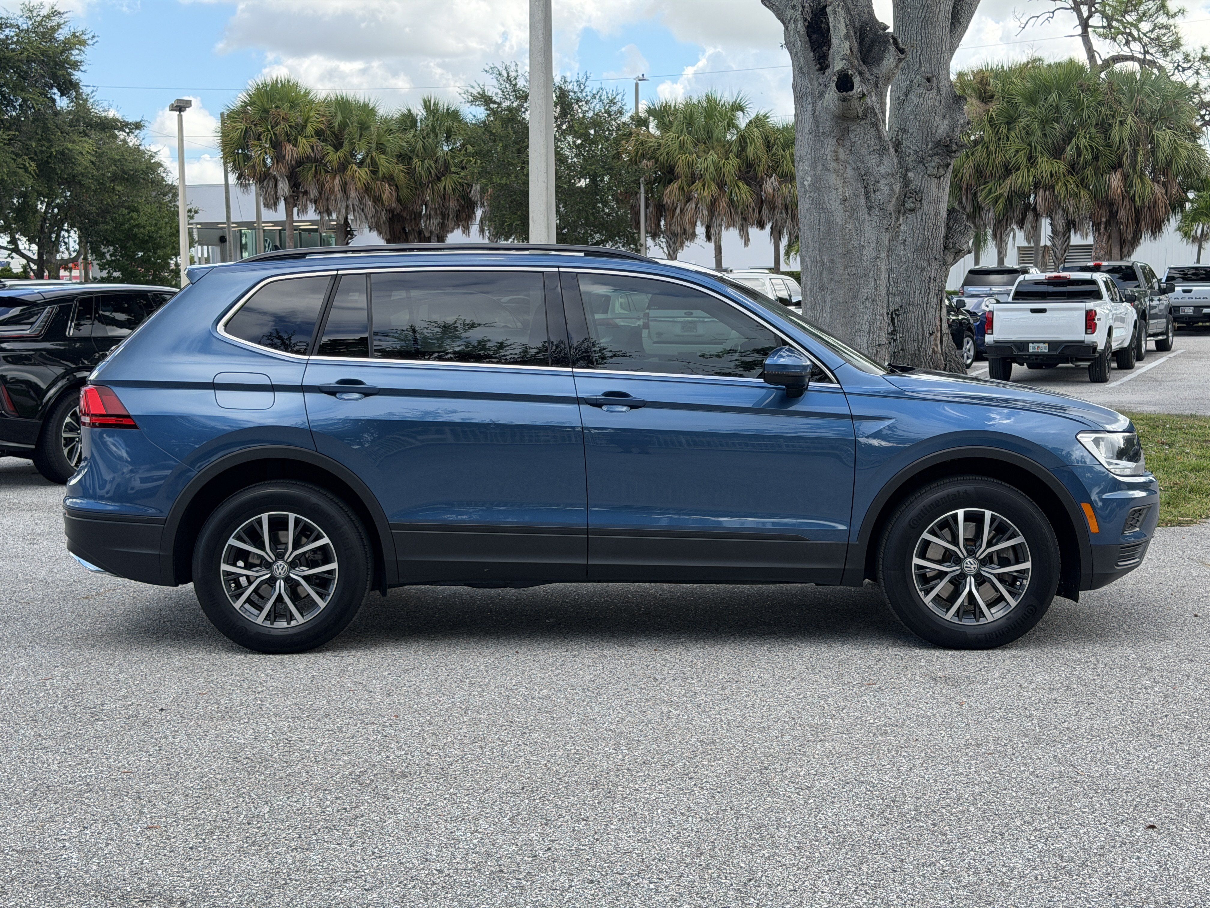 Used 2019 Volkswagen Tiguan SE w/ Panoramic Sunroof Package FWD image 8