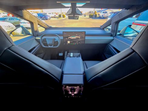 Used 2025 Tesla Cybertruck AWD Crew Cab image 34