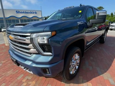 Used 2024 Chevrolet Silverado 2500 High Country w/ High Country Premium Package AWD/4WD image 5