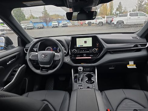 New 2025 Toyota Highlander XSE image 22