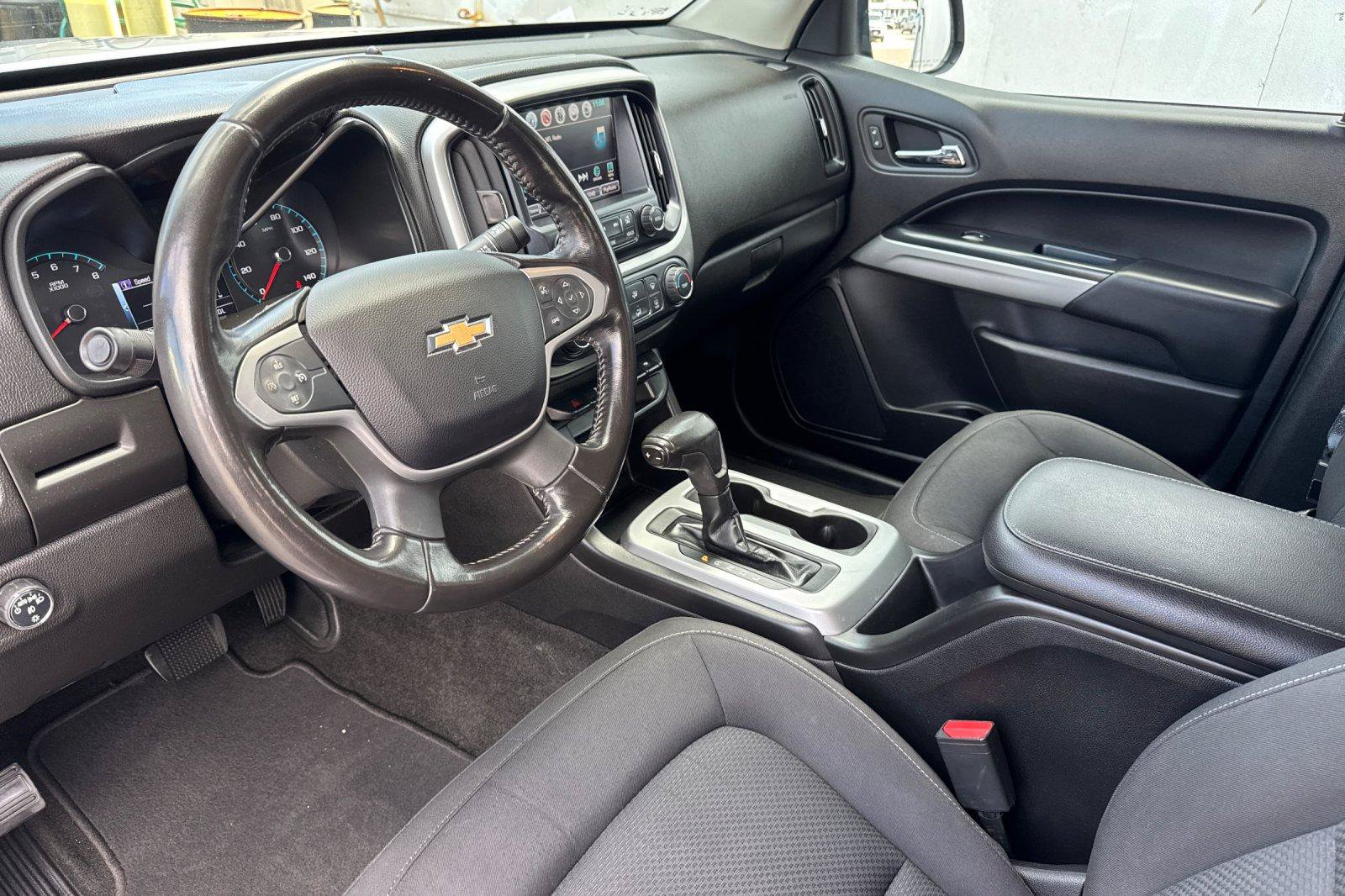 Used 2018 Chevrolet Colorado LT w/ LT Convenience Package RWD image 2