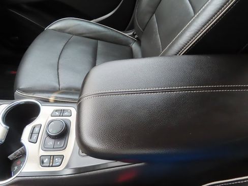 Used 2019 GMC Terrain Denali w/ Advanced Safety Package image 38