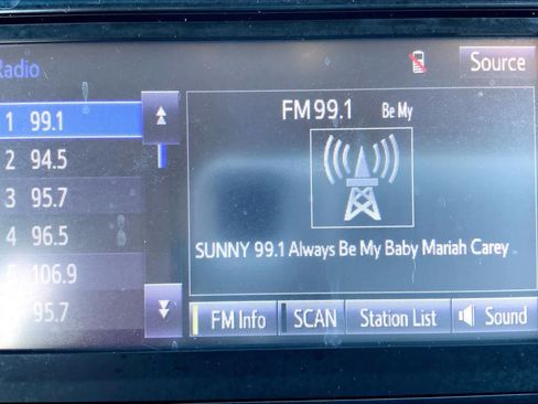 Used 2014 Toyota Camry SE image 34