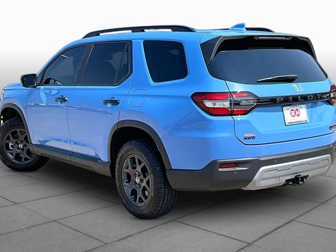 Used 2025 Honda Pilot TrailSport image 12