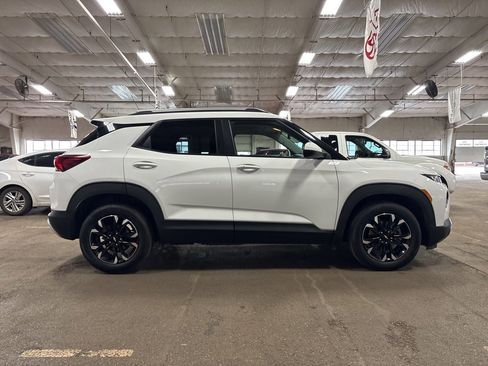 Certified 2022 Chevrolet TrailBlazer LT w/ Convenience Package image 2