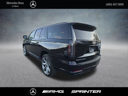 Used 2025 Cadillac Escalade ESV Sport Platinum AWD/4WD image 4