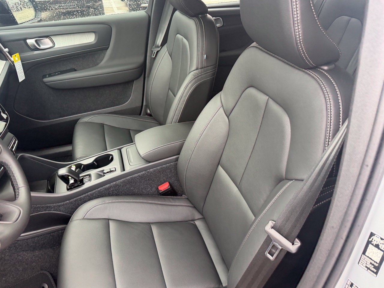 New 2026 Volvo XC40 B4 Core w/ Protection Package Premier FWD image 21