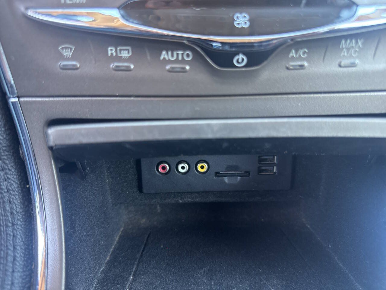 Used 2011 Lincoln MKX AWD w/ Wood Pkg image 10