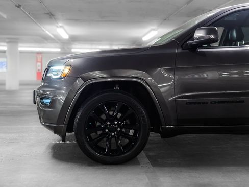 Used 2020 Jeep Grand Cherokee Altitude AWD/4WD image 15