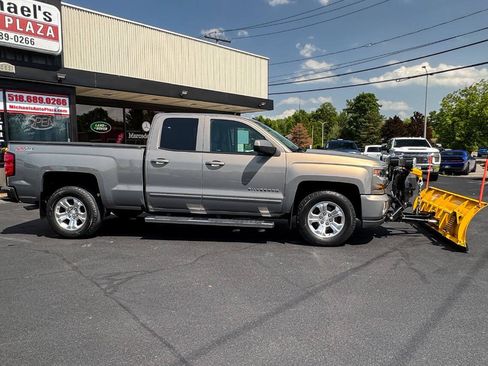 Used 2017 Chevrolet Silverado 1500 LT w/ All Star Edition AWD/4WD image 3