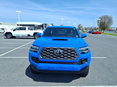 Used 2020 Toyota Tacoma TRD Sport w/ Technology Package image 2