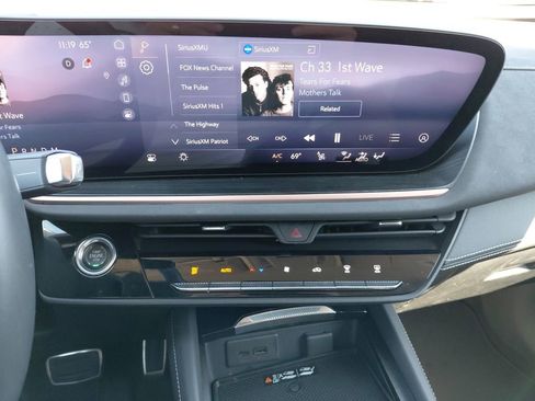 Used 2025 Buick Envision Sport Touring image 31