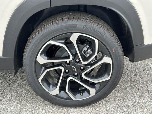 New 2026 Chevrolet Trax RS FWD image 4