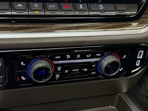 Used 2025 Chevrolet Silverado 1500 LT Trail Boss w/ Convenience Package II AWD/4WD image 17