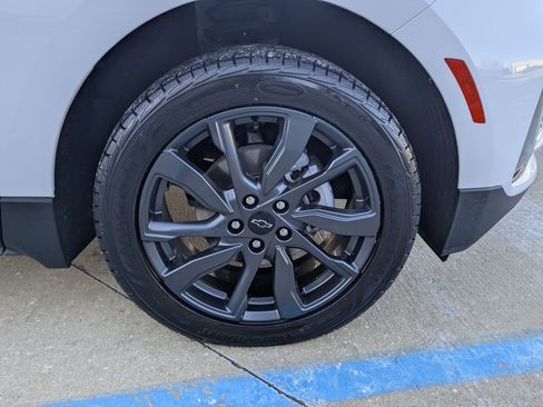 Used 2023 Chevrolet Equinox RS image 33