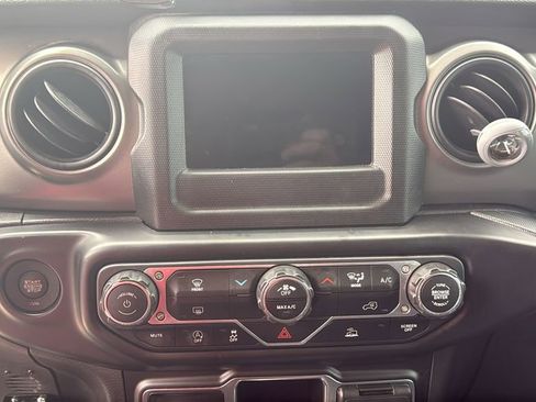 Used 2022 Jeep Gladiator Sport AWD/4WD image 9