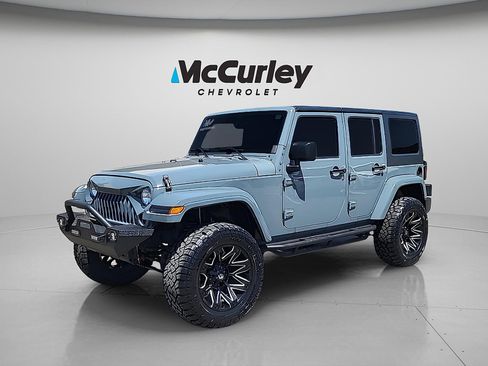 Used 2015 Jeep Wrangler Unlimited Sahara w/ Connectivity Group AWD/4WD image 3