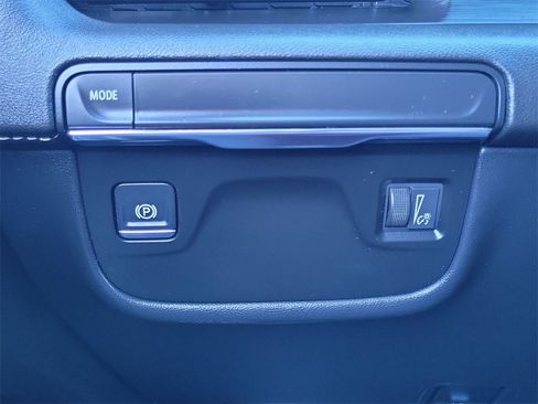 Certified 2024 Cadillac Escalade ESV Luxury image 17