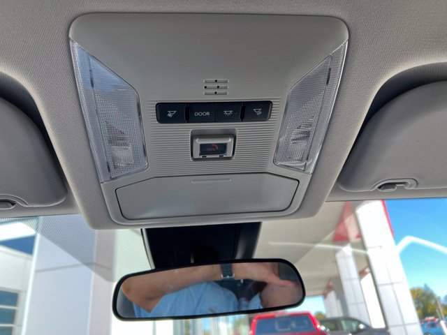Used 2022 Toyota RAV4 LE AWD/4WD image 25