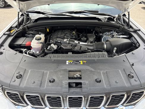 Used 2024 Jeep Grand Cherokee Laredo X w/ Luxury Tech Group I AWD/4WD image 35