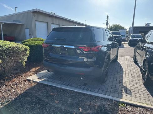 Used 2022 Chevrolet Traverse LS FWD image 4