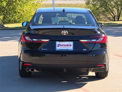 Used 2025 Toyota Camry SE image 7