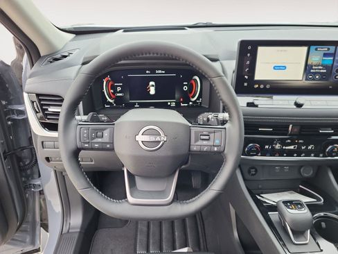 Used 2025 Nissan Rogue SL w/ SL Premium Package AWD/4WD image 13