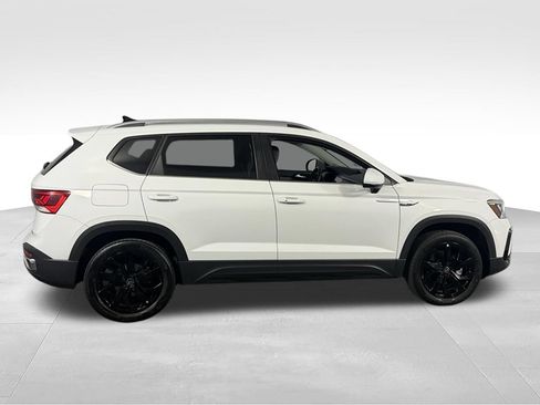 Used 2023 Volkswagen Taos SE w/ Panoramic Sunroof Package AWD/4WD image 5