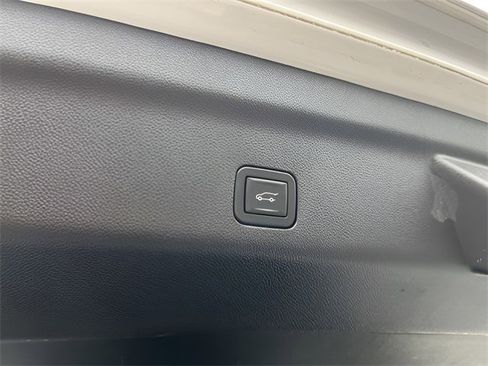 Certified 2023 GMC Yukon SLT image 44