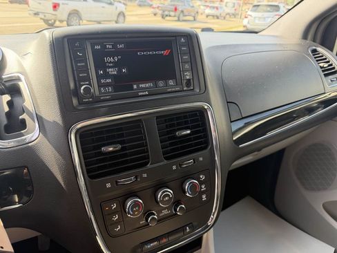 Used 2017 Dodge Grand Caravan SXT FWD image 21