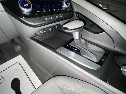 Used 2024 Hyundai Elantra SEL image 20