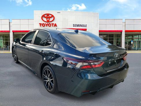 Used 2021 Toyota Camry SE w/ Convenience Package image 4
