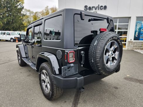 Used 2017 Jeep Wrangler Unlimited Sahara w/ Connectivity Group image 12