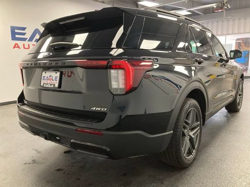 Used 2025 Ford Explorer ST-Line w/ ST-Line Street Pack AWD/4WD image 12