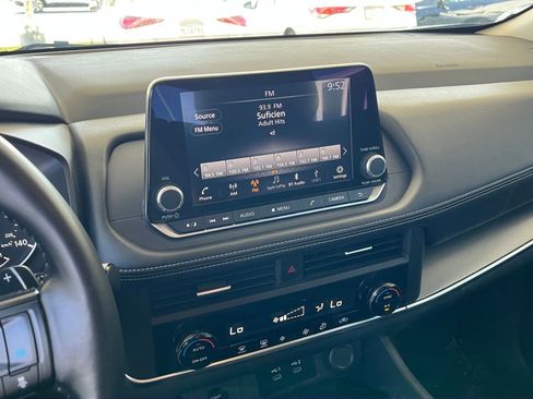 Used 2025 Nissan Rogue SV FWD image 17