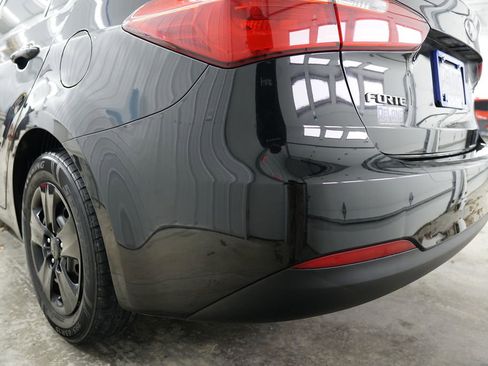 Used 2016 Kia Forte LX image 10