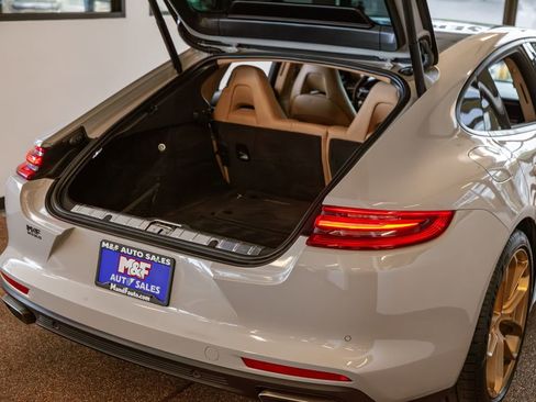 Used 2018 Porsche Panamera RWD image 5