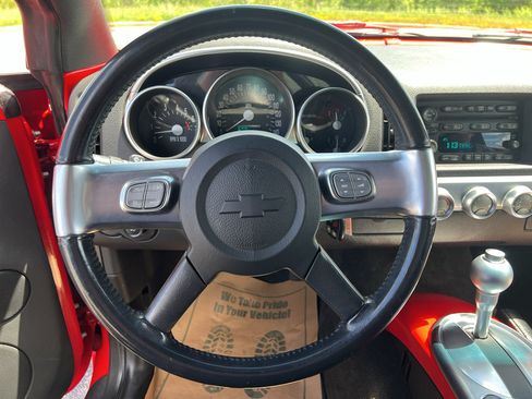 Used 2004 Chevrolet SSR w/ Preferred Equipment Group RWD image 23