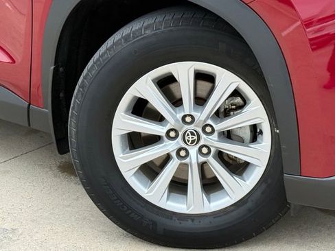Used 2024 Toyota Grand Highlander XLE image 2