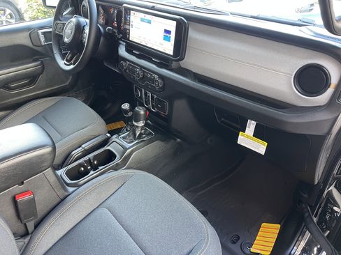 New 2026 Jeep Gladiator Sport AWD/4WD image 25