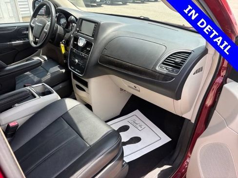 Used 2015 Chrysler Town & Country Touring FWD image 38