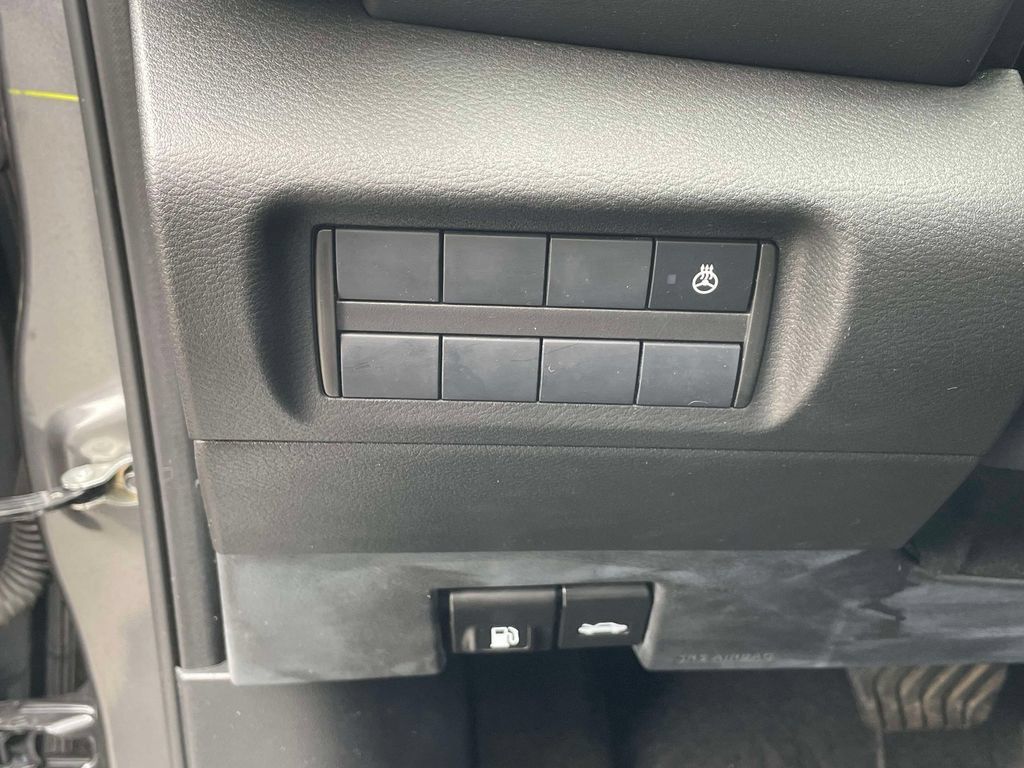 Used 2023 Nissan Kicks SR w/ SR Premium Package FWD image 22