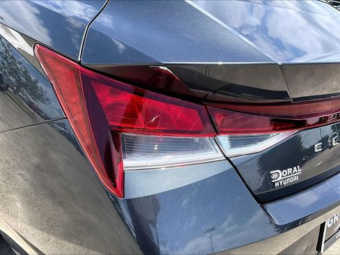 Used 2021 Hyundai Elantra SE FWD image 26