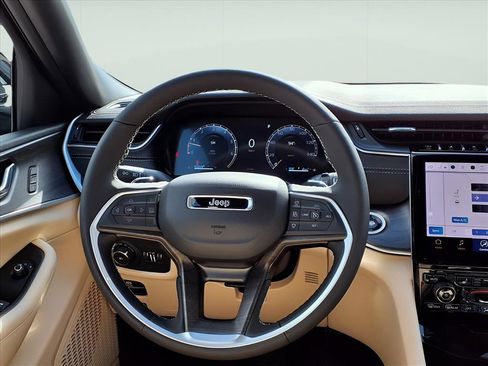 New 2025 Jeep Grand Cherokee Limited image 25