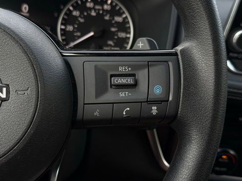 Used 2023 Nissan Rogue SV image 31