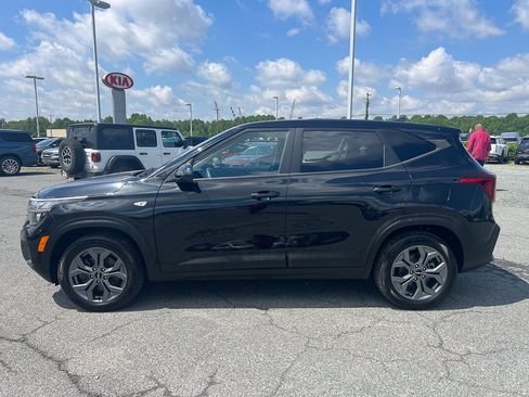 Used 2024 Kia Seltos LX AWD/4WD image 2