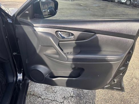 Used 2019 Nissan Rogue SV image 32