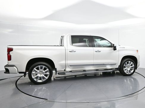 Used 2024 Chevrolet Silverado 1500 High Country w/ High Country Premium Package AWD/4WD image 8