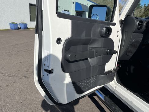 Used 2009 Jeep Wrangler X image 16