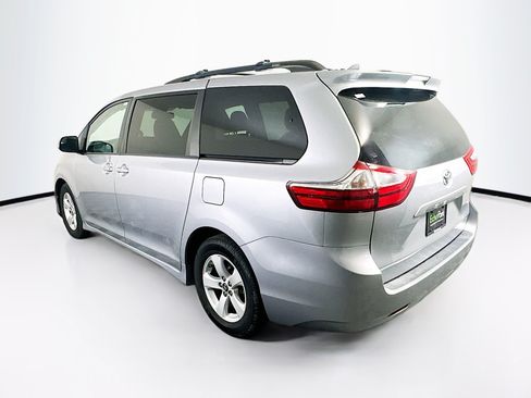 Used 2018 Toyota Sienna LE FWD image 5